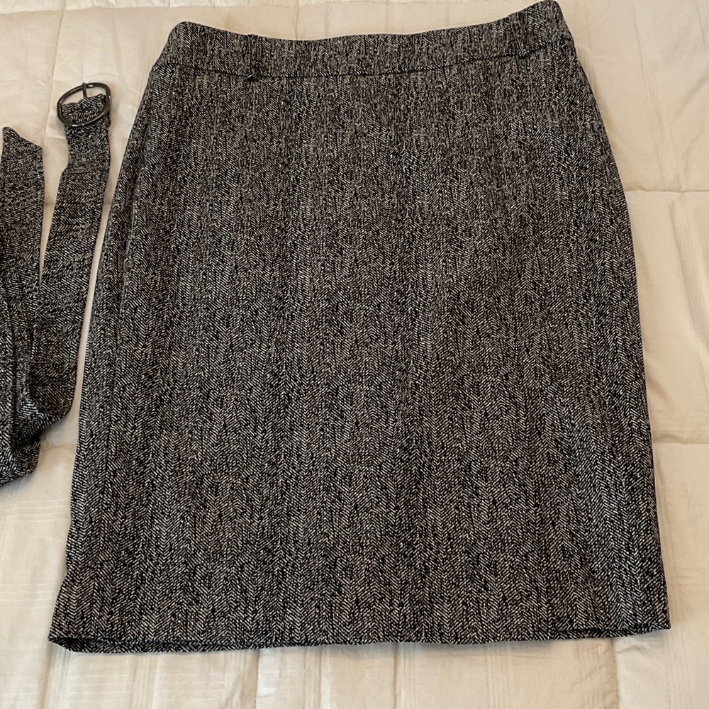 Calvin Klein skirt size 8 with belt